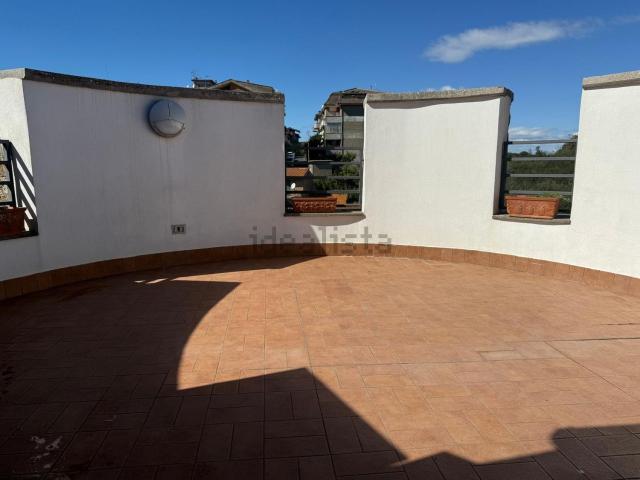 Appartamento in vendita di 210 m² in Piazza Cesare Leonelli