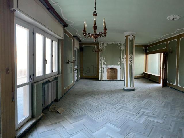 Appartamento in vendita di 210 m² in Piazza G. Garibaldi, 6