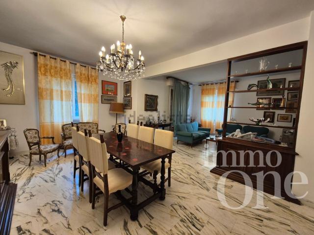Appartamento in vendita di 210 m² in Piazza Villa Chayes, 13