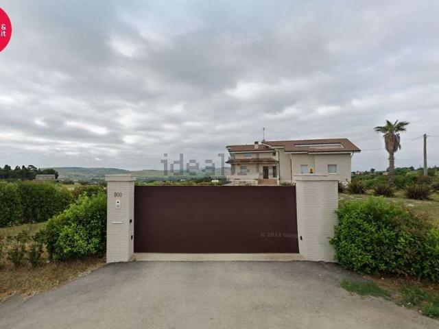 Appartamento in vendita di 210 m² in Strada Cretarola, 800