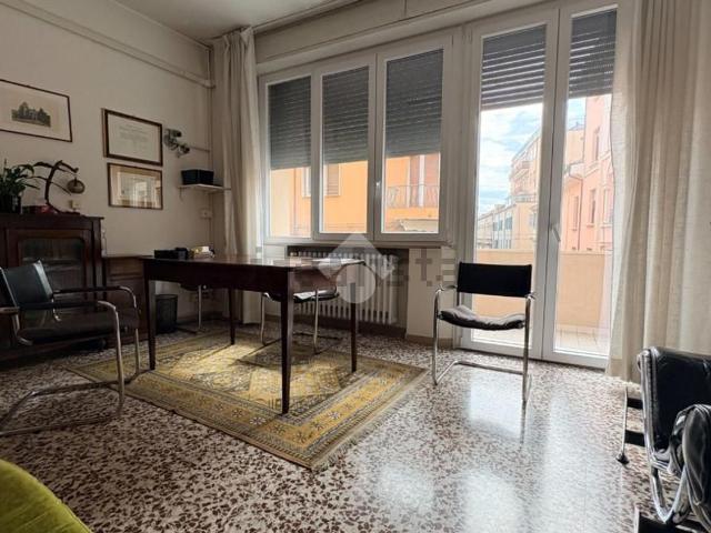 Appartamento in vendita di 211 m² in Via Alessandro Gambalunga, 46