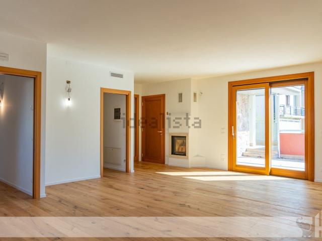 Appartamento in vendita di 211 m² in Via Giovanni Battista Verci, 11