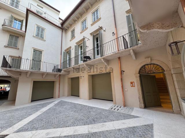Appartamento in vendita di 211 m² in Via Don Enrico Tazzoli