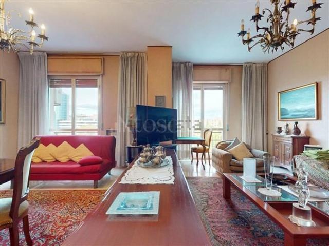 Appartamento in vendita di 211 m² in Via Dante Alighieri
