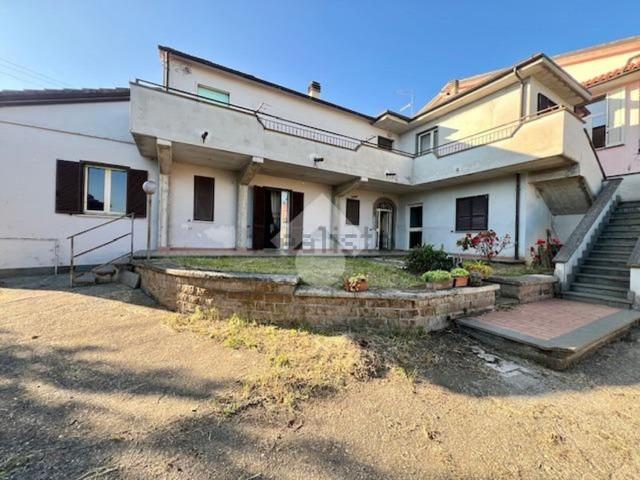 Appartamento in vendita di 211 m² in Via Fiordini, 1