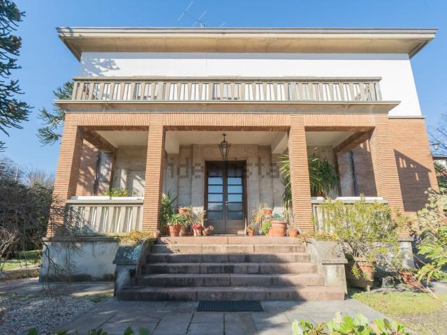 Appartamento in vendita di 211 m² in Via Fratelli Bandiera, 1