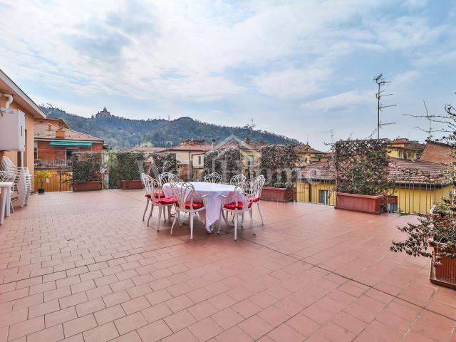 Appartamento in vendita di 211 m² in Via Leonello Grossi, 3