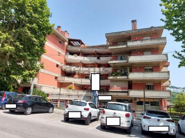 Appartamento in vendita di 211 m² in Viale Giovanni Bovio