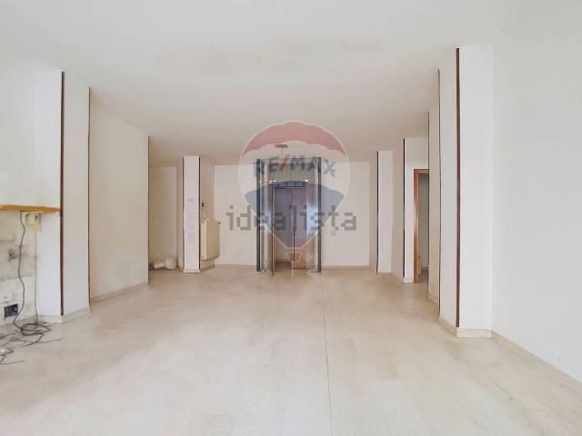 Appartamento in vendita di 211 m² in Piazza Dante Alighieri, 4