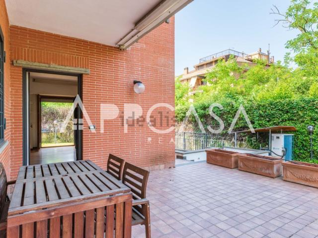 Appartamento in vendita di 212 m² in Via Appia Nuova, 868