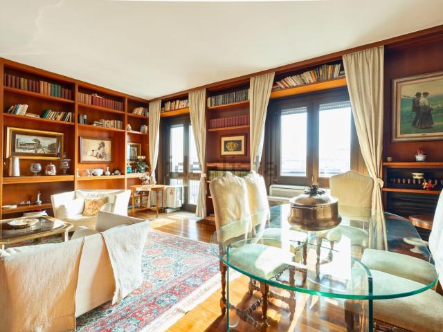 Appartamento in vendita di 212 m² in Via Giuseppe Dezza