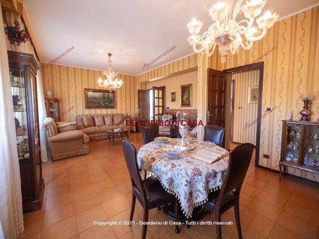 Appartamento in vendita di 212 m² in Via D. d&apos Amico, 1