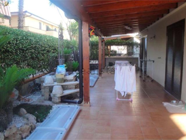 Appartamento in vendita di 212 m² in Via dei Tulipani