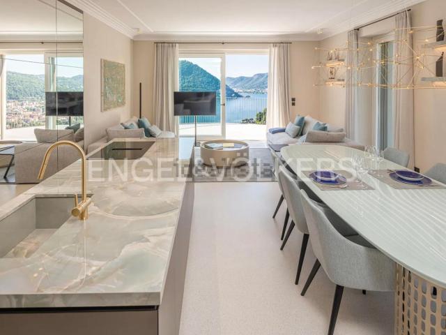 Appartamento in vendita di 212 m² in Via della Libertà