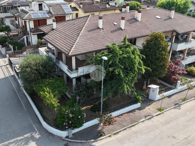 Appartamento in vendita di 212 m² in Via della Pace, 3