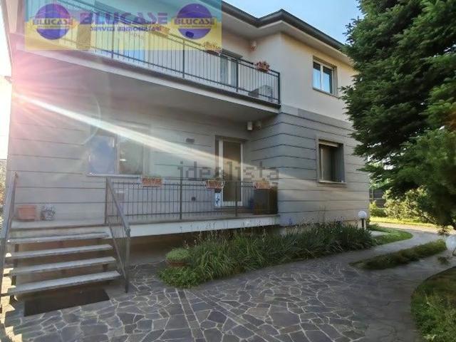 Appartamento in vendita di 212 m² in Via Monte Grappa