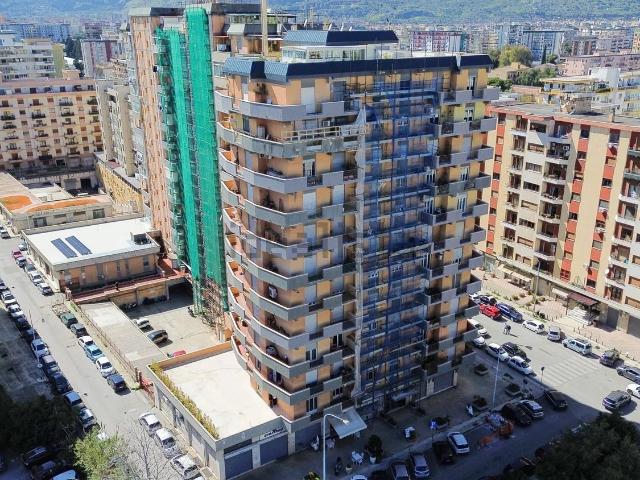 Appartamento in vendita di 212 m² in Via Umberto Giordano, 92