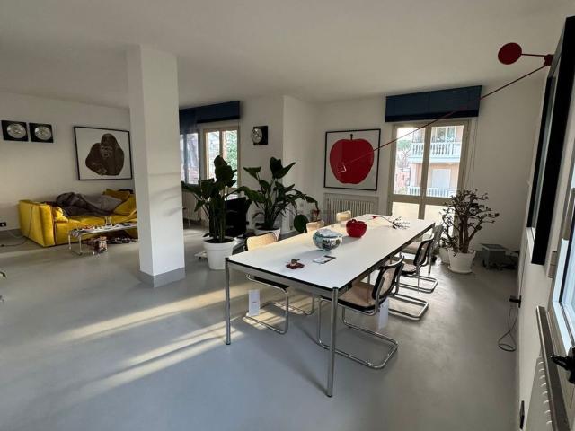 Appartamento in vendita di 212 m² in Viale Maria Ceccarini