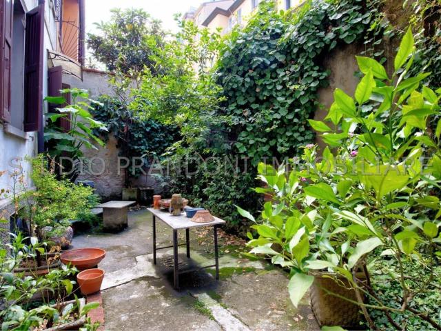 Appartamento in vendita di 213 m² in Via Giambellino