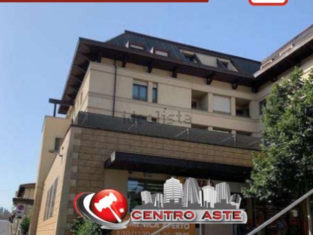 Appartamento in vendita di 213 m² in Via Giovanni Pascoli