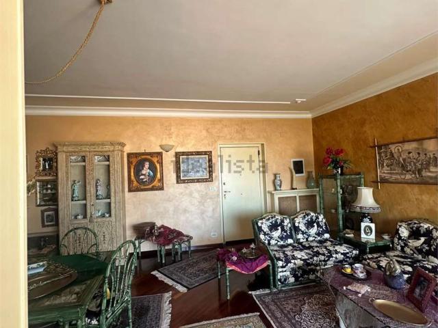 Appartamento in vendita di 213 m² in Via dell&apos Autonomia Siciliana