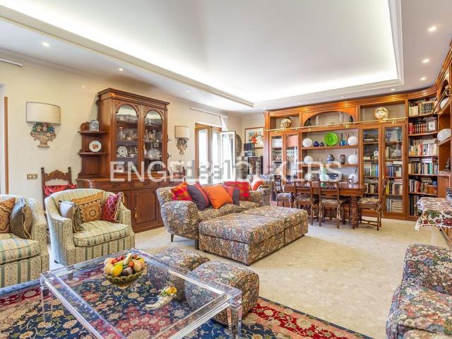 Appartamento in vendita di 213 m² in Via Firenze