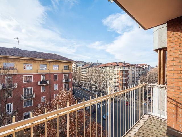 Appartamento in vendita di 213 m² in Corso Galileo Ferraris, 137