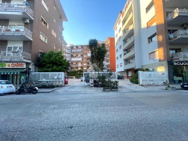 Appartamento in vendita di 214 m² in Via Alessandro Manzoni, 212