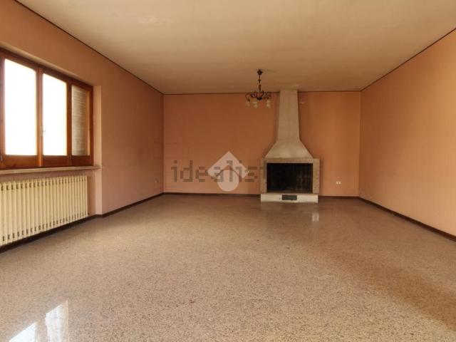 Appartamento in vendita di 214 m² in Via Giuseppe di Vittorio