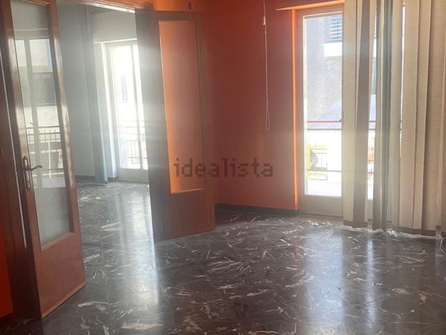 Appartamento in vendita di 214 m² in Via Ferdinando I d&apos Aragona, 105
