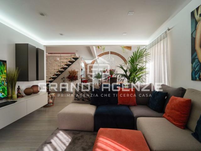 Appartamento in vendita di 214 m² in Via Scrimiari, 31