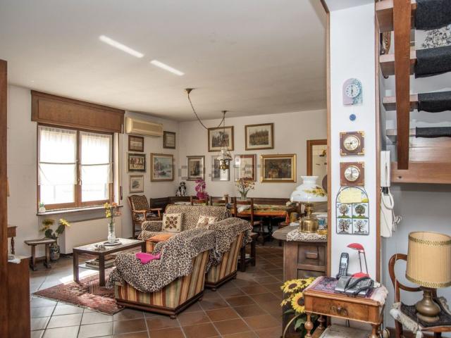 Appartamento in vendita di 214 m² in Via Pietro Cossali