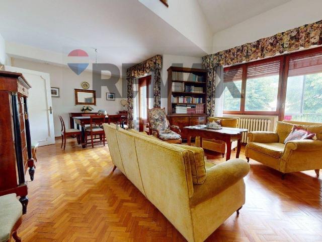 Appartamento in vendita di 214 m² in Viale D. Giovanni Minzoni, 18