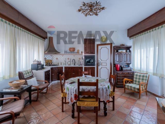 Appartamento in vendita di 214 m² in Viale delle Magnolie, 58