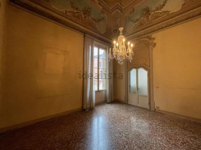 Appartamento in vendita di 215 m² in Via Cesare Battisti, 9