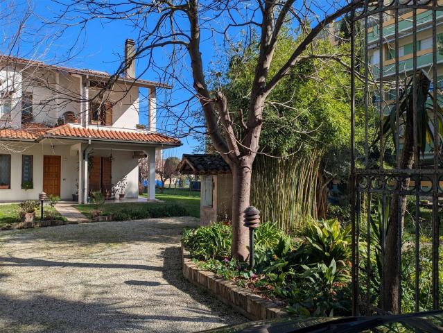 Appartamento in vendita di 215 m² in Via del Fiume