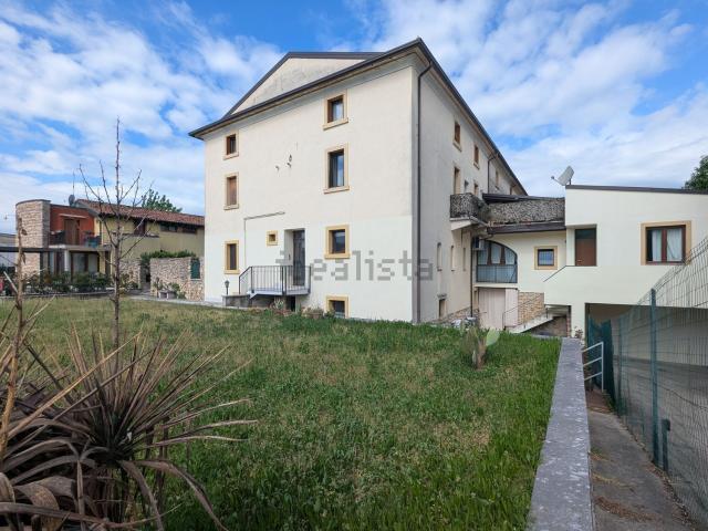 Appartamento in vendita di 215 m² in Via dell&apos Artigianato, 12