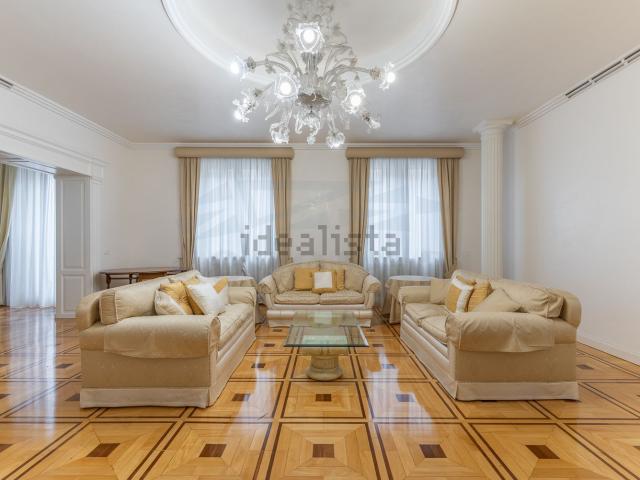 Appartamento in vendita di 215 m² in Via di Sant&apos Erasmo