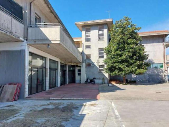 Appartamento in vendita di 215 m² in Via Emilia Romagna, 165