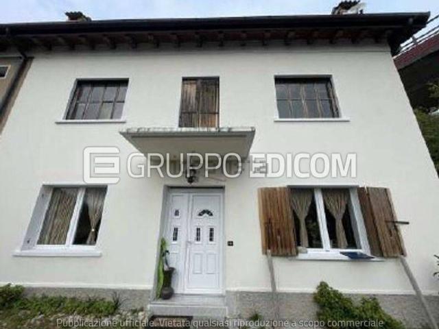 Appartamento in vendita di 215 m² in Via Fadalto Alto