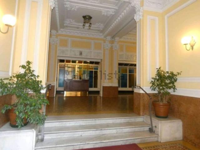 Appartamento in vendita di 215 m² in Via Ippolito D&apos Aste