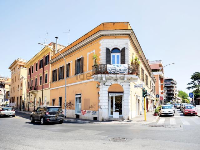 Appartamento in vendita di 215 m² in Via Nomentana
