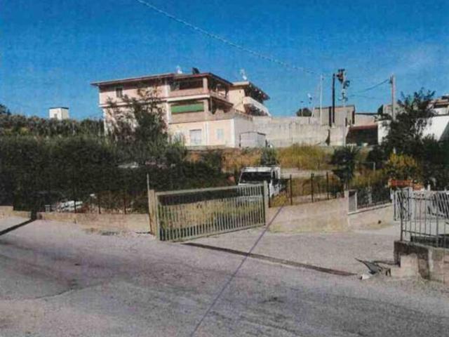 Appartamento in vendita di 215 m² in Via Roccani