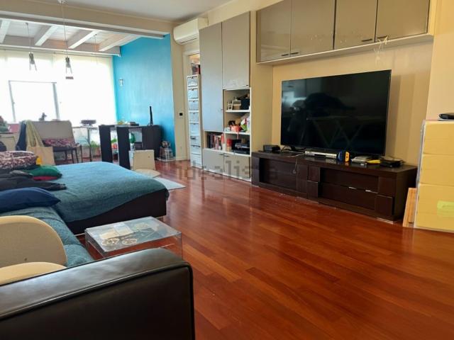 Appartamento in vendita di 215 m² in Viale dell&apos Indipendenza, 121