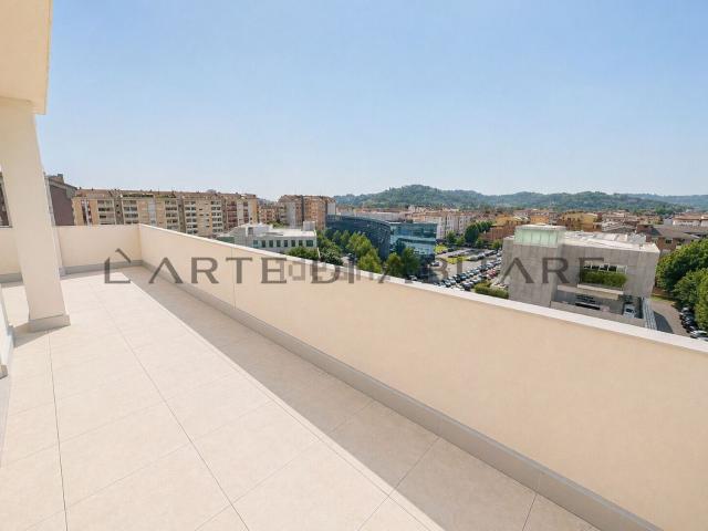 Appartamento in vendita di 215 m² in Viale Mercato Nuovo, 101