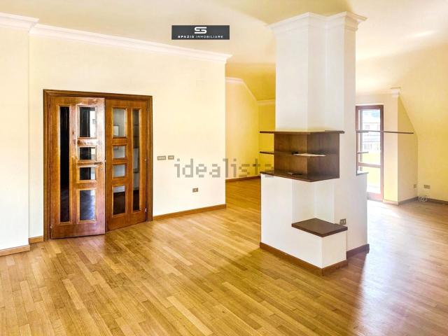 Appartamento in vendita di 215 m² in Piazza Giuseppe Verdi, 10