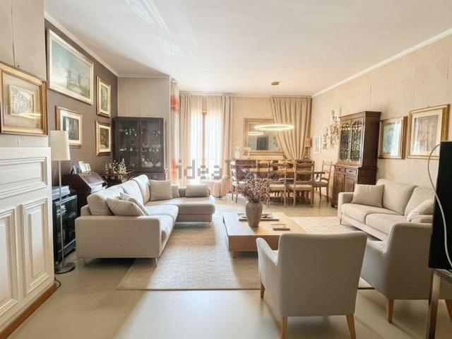 Appartamento in vendita di 216 m² in Via Capitano Ritucci, 35