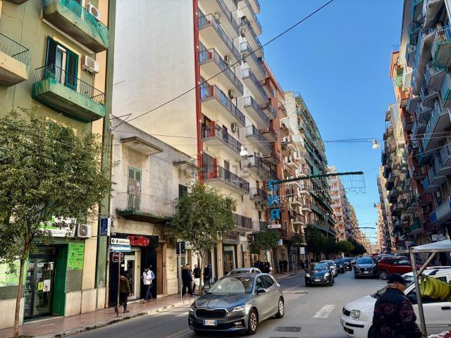 Appartamento in vendita di 216 m² in Via Cesare Battisti