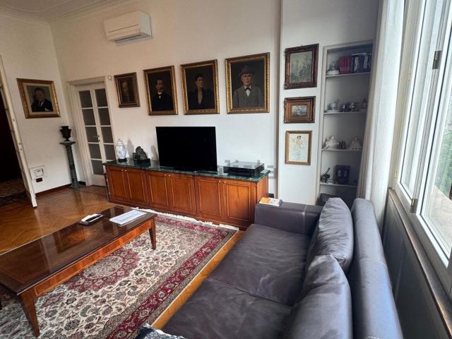 Appartamento in vendita di 216 m² in Via Giovanni Battista Pergolesi, 7