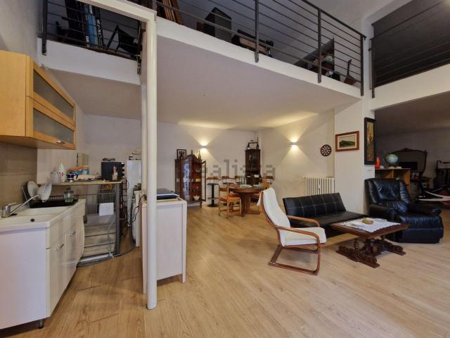 Appartamento in vendita di 216 m² in Via del Pratello